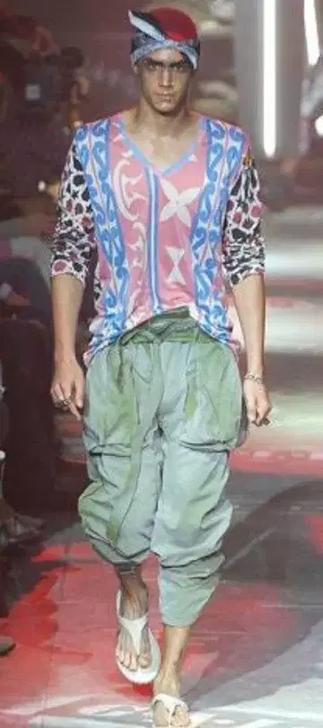 존 갈리아노 John Galliano 얇은 소재의 티셔츠