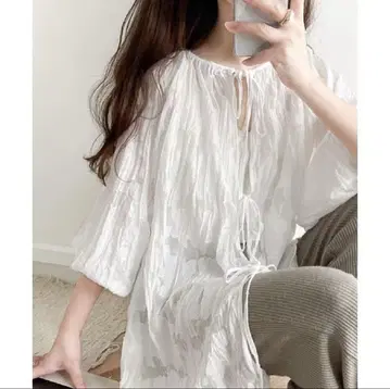 화이트 프릴 리본 포함 셔츠