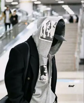 BASTARD niki 착용 후드티