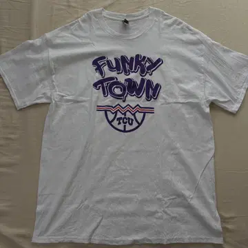 GILDAN XL US 구제 티셔츠 "FUNKY TOWN TCU" 화이트
