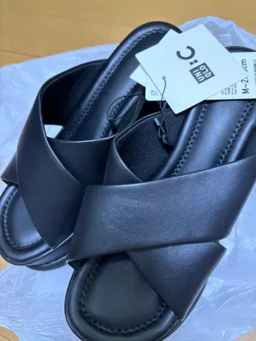 유니클로 블랙 컴포트 샌들 M-24.0cm