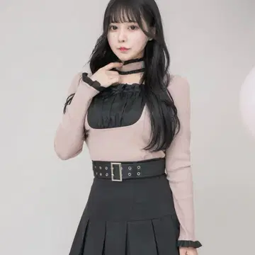 pium 피움 라운드 프릴 초커 티셔츠