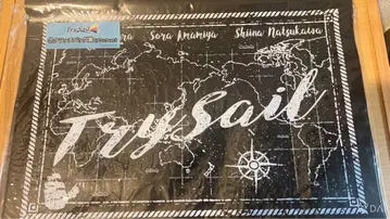 TrySail 클러치백 미개봉 새상품입니다.