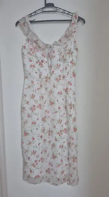 CECIL McBEE 플라워 프린트 슬리브리스 원피스 드레스