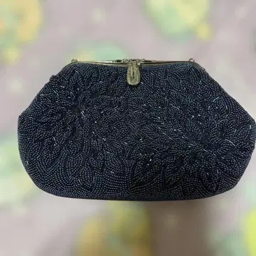 비즈 자수 네이비 클러치백