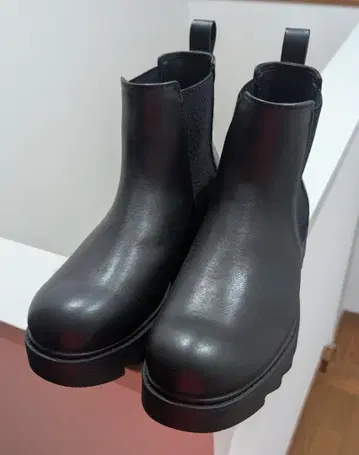 [시착만 한 상품] 25.0cm 지유 청키 밑창 사이드 고어 부츠 블랙