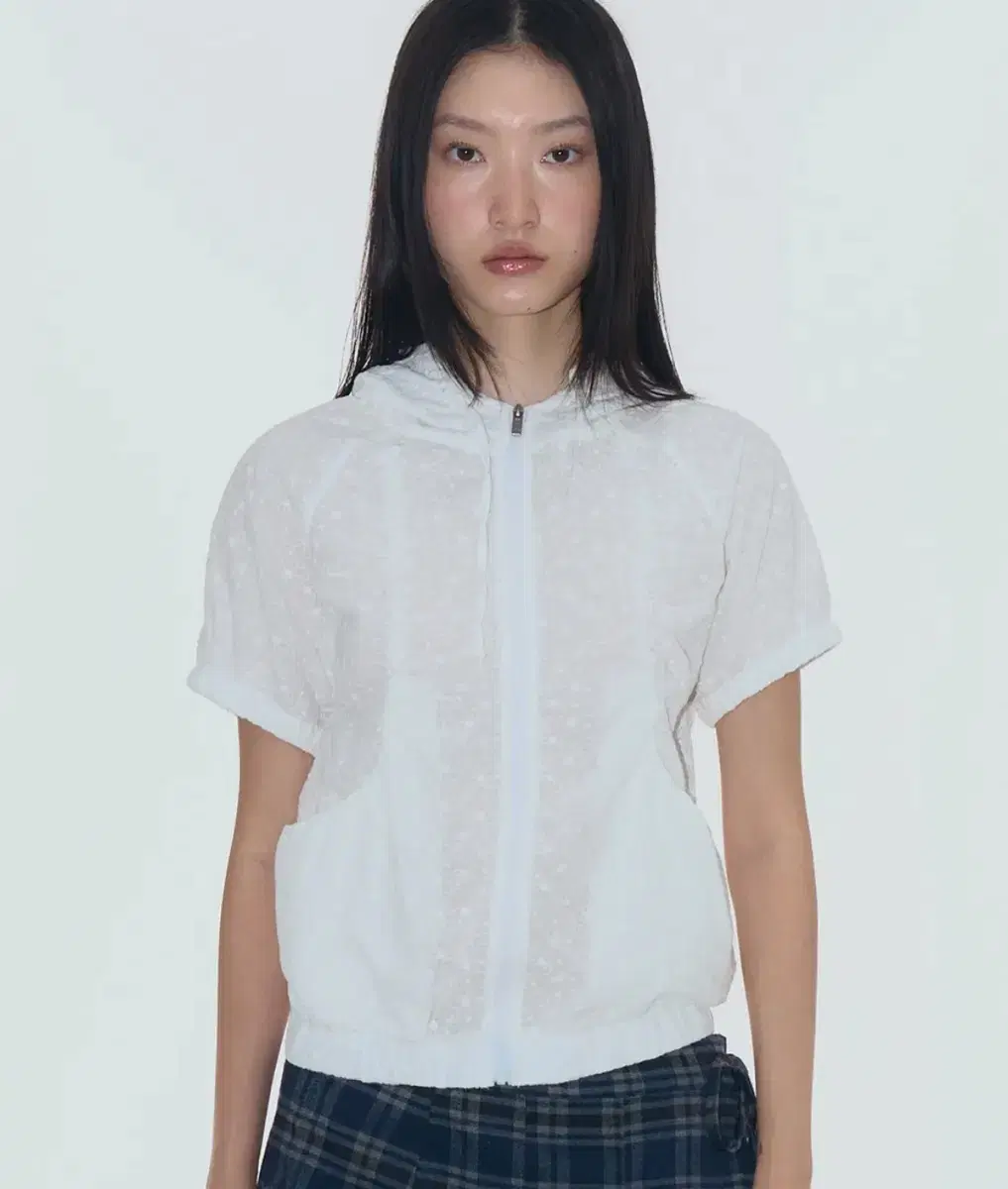 (Worn Once) Place Studio Punching Lace Hooded Diagonal Pocket Shirring Short Sleeve Jacket Black