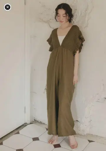 올리브 그린 프릴 V 넥 올인원