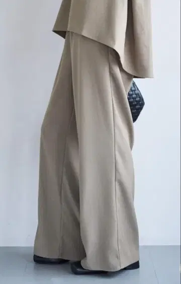베이지 슬리브리스 세트업