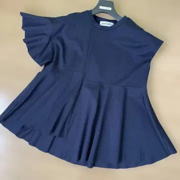 HeRIN.CYE Cropped ponte tops 티셔츠 티셔츠