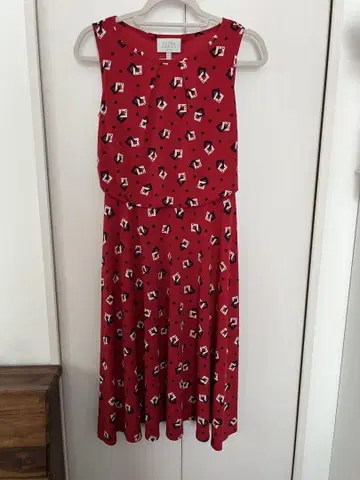 LAURA ASHLEY 꽃무늬 슬리브리스 원피스