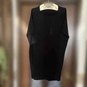 DAMA 모몽가 소매 라메 블랙 무릎 기장 원피스 2