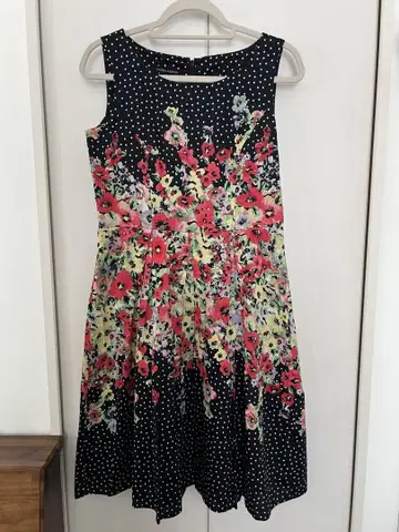 LAURA ASHLEY 꽃무늬 슬리브리스 무릎 기장 원피스 9호
