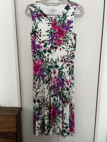 LAURA ASHLEY 꽃무늬 슬리브리스 원피스