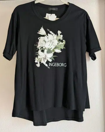 INGEBORG 블랙 꽃무늬 티셔츠