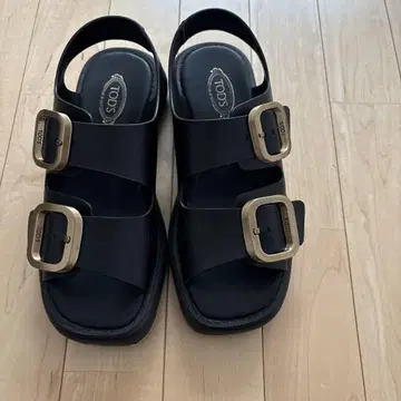 TOD'S 블랙 백 스트랩 샌들 37 사이즈