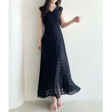 리젝시 스트라이프 패턴 블랙 슬리브리스 셔츠 원피스