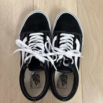 VANS ULTRACUSH 블랙/화이트 스니커즈