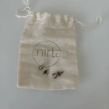 MILTA 하키머 다이아몬드 귀걸이
