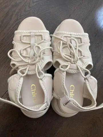 Chic 베이지 스포츠 샌들