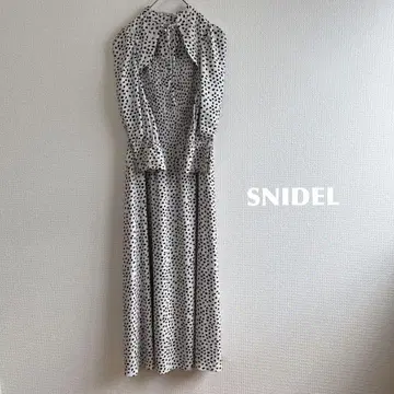 SNIDEL 데콜테 오픈 도트 프린트 원피스 m172