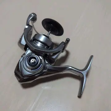 다이와 18 프리무스 LT 2500S-DH 바디 본체 DAIWA
