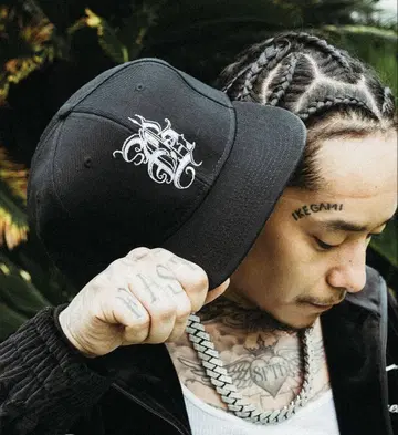 BreatH BLACK LETTER LOGO CAP