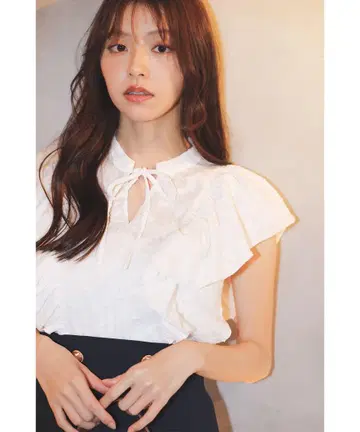 LILIANCARAT 오피스 캐주얼 상의 블라우스 반팔 프릴 화이트