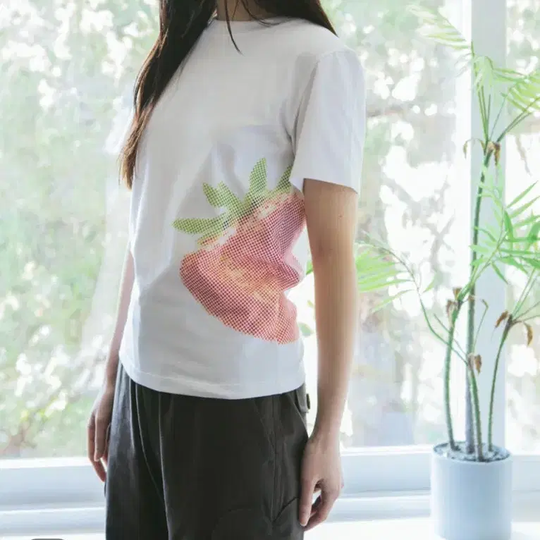 ◆25SS THE MUSEUM VISITOR STRAWBERRY NETWORK T-SHIRT◆ THE MUSEUM VISITOR | 더뮤지엄비지터 The Museum Visitor