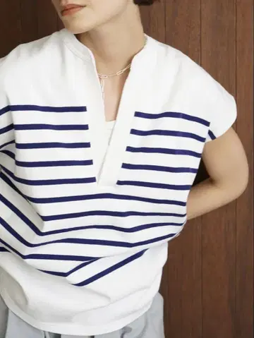 CLANE / 와이드 헨리넥 슬리브리스 보더 탑 화이트