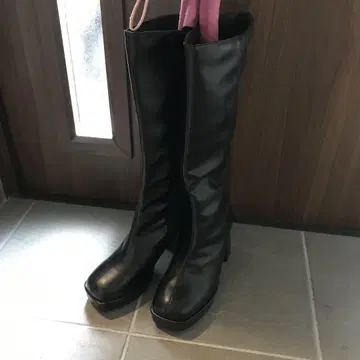 블랙 합성 피혁 롱 부츠 하이 힐