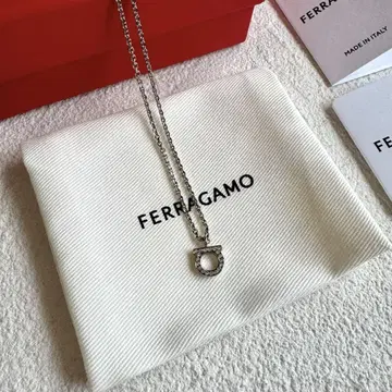 FERRAGAMO 페라가모 간치니 목걸이 실버 크리스탈