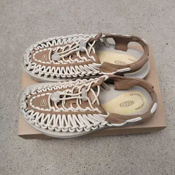 KEEN emmi UNEEK 킨 유니크 에미 콜라보