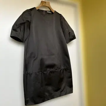 띠어리 럭스 탄력 있는 타프타 블랙 반팔 원피스
