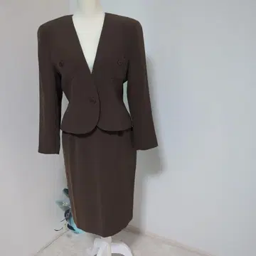 브라운 더블 버튼 스커트 셋업