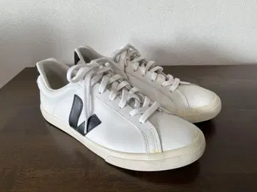 VEJA 베자 스니커즈