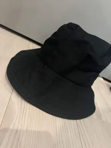 블랙 버킷 햇 카시라