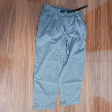 BEAMS 그레이 턱 팬츠 L