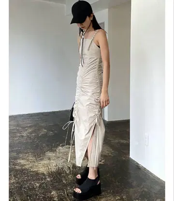 EMODA 드로우 스트링 나일론 맥시 원피스