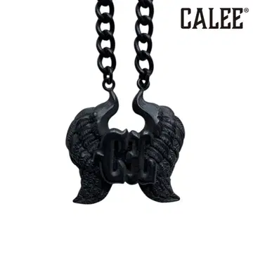 CALEE 블랙 윙 목걸이