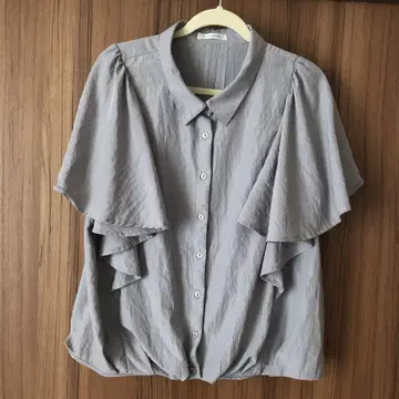 Re- J&SUPURE 프릴이 달린 그레이 반팔 셔츠