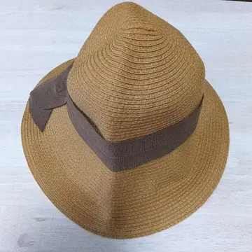 리본 포함 브라운 밀짚모자