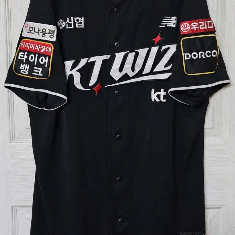 野球　韓国 kt wiz ユニフォーム KTウィズ ユニフォーム M 韓国プロ野球 ウェア 赤 レッド グッズ