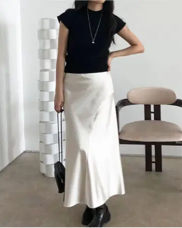 새상품급 SEE YOU SOON 새틴 롱 스커트