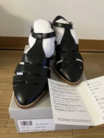 힐 업 구르카 샌들