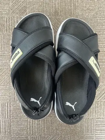 Puma Sky Wedge 블랙 샌들 39