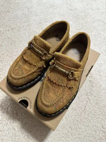 Dr.Martens 오렌지 계열 프린지 로퍼
