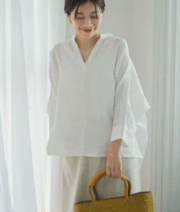 린넨 숄더 레이스 스키퍼 블라우스