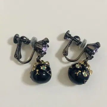 안나수이 ANNA SUI 검은 고양이 디자인 귀찌