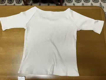 라토타리티 베이지 반소매 티셔츠 미사용 새상품